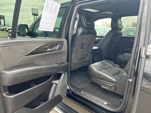 Used 2016 Cadillac Escalade ESV Platinum image 36