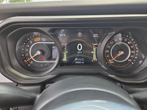 Used 2025 Jeep Wrangler Unlimited Sahara AWD/4WD image 21
