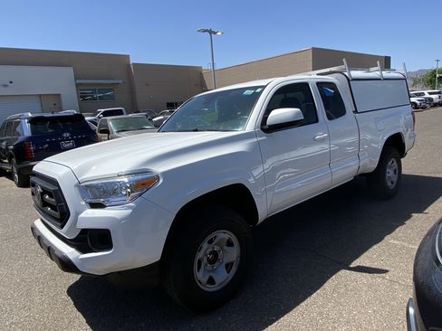Used 2022 Toyota Tacoma SR image 5