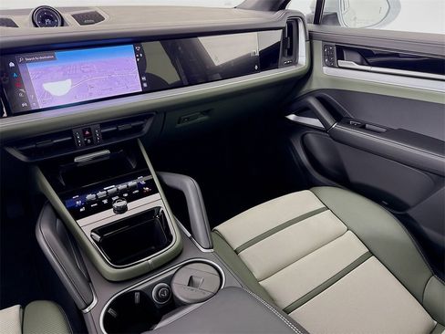 New 2025 Porsche Cayenne Coupe image 26