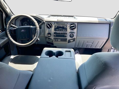 Used 2014 Ford F250 XLT w/ XLT Interior Package AWD/4WD image 12