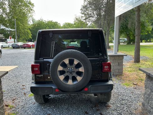 Used 2018 Jeep Wrangler Unlimited Sahara w/ Dual Top Group AWD/4WD image 6