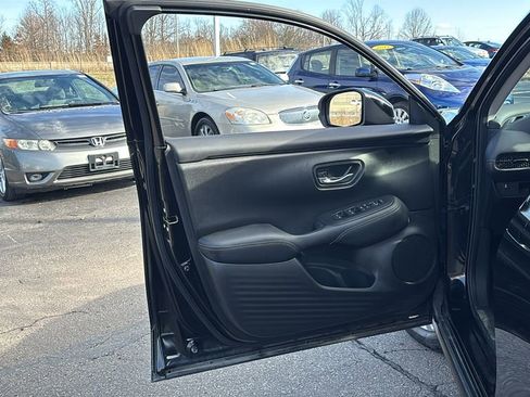 Used 2023 Honda HR-V LX image 11
