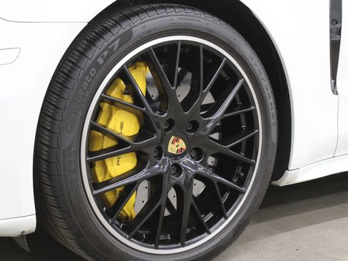 Used 2018 Porsche Panamera 4S image 9