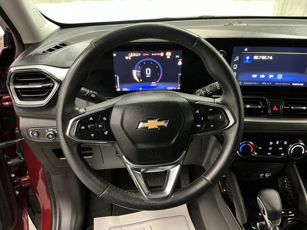 Used 2025 Chevrolet TrailBlazer LT w/ LT Cold Weather Package FWD image 14