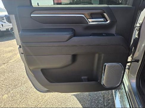 Used 2024 Chevrolet Silverado 3500 High Country w/ High Country Premium Package image 28