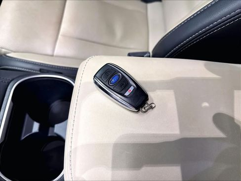 Used 2025 Subaru Outback Limited AWD/4WD image 12