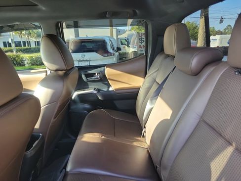 Used 2017 Toyota Tacoma Limited w/ Tow Package RWD image 12