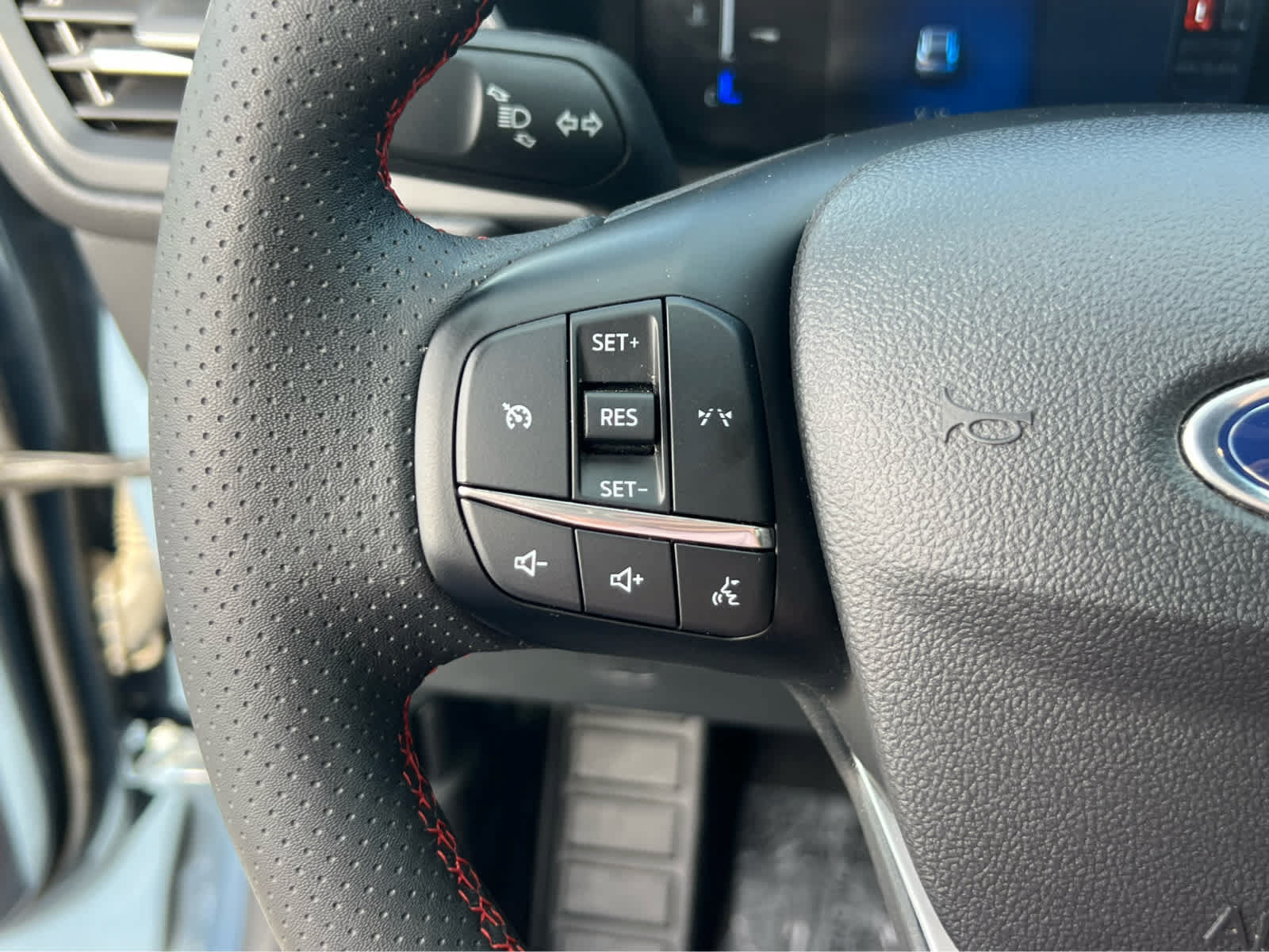 Used 2025 Ford Escape ST-Line Select AWD/4WD image 35
