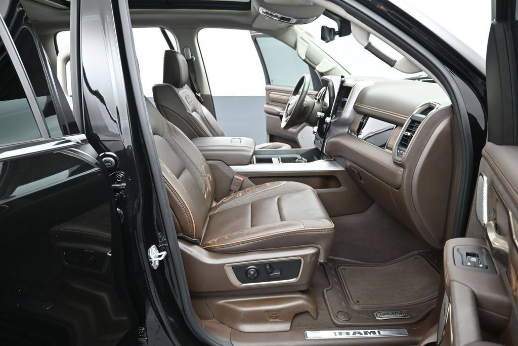 Used 2025 RAM 1500 Limited AWD/4WD image 39