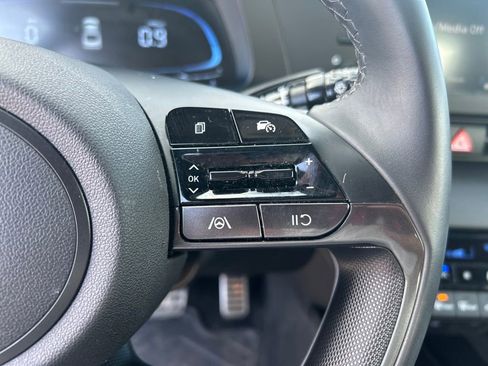 Used 2025 Hyundai Elantra Sport FWD image 20