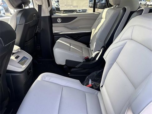 New 2025 Lincoln Navigator Reserve image 18