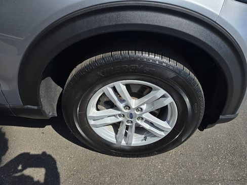 Used 2023 Ford Explorer XLT image 27