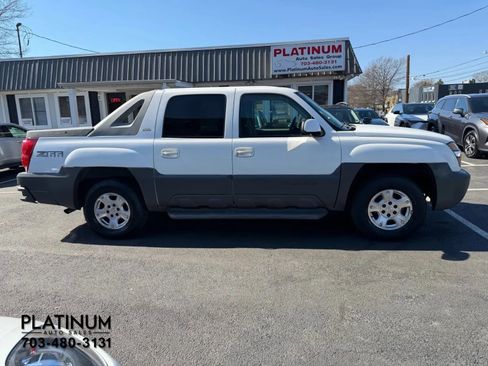 Used 2003 Chevrolet Avalanche 4x4 w/ Suspension Package, Off-Road image 2