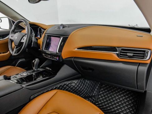 Used 2017 Maserati Levante S image 10