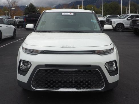 Used 2022 Kia Soul LX image 2