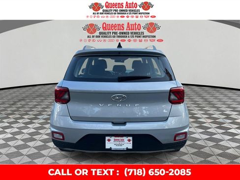 Used 2021 Hyundai Venue SEL w/ Cargo Package FWD image 5