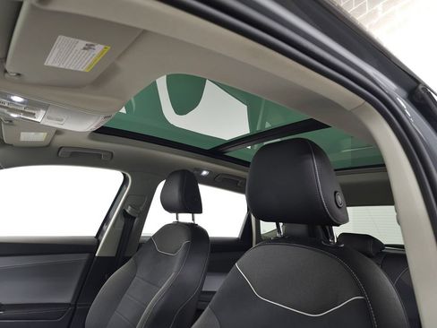 Used 2024 Volkswagen Taos SE w/ Panoramic Sunroof Package AWD/4WD image 15