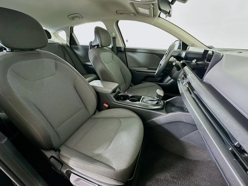 Used 2025 Kia K4 FWD image 29