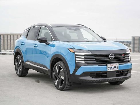 Used 2025 Nissan Kicks SR FWD image 3