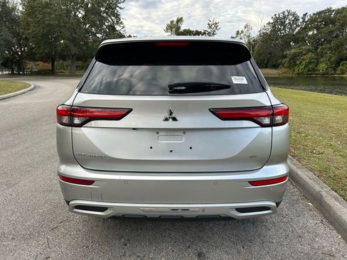 Used 2022 Mitsubishi Outlander SE image 4