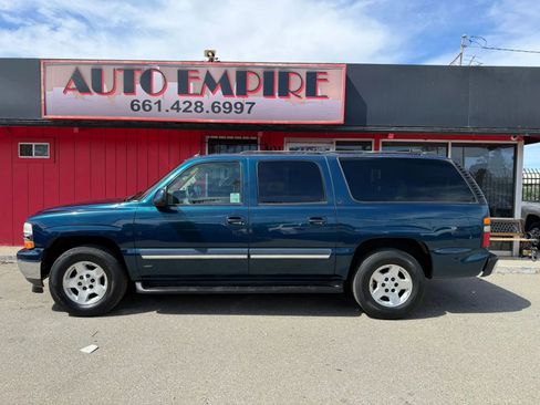 Used 2005 Chevrolet Suburban LT w/ Preferred Equipment Group RWD image 1