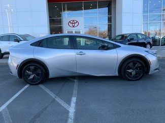 Used 2023 Toyota Prius LE video 2