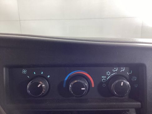 Used 2020 GMC Savana 2500 image 23