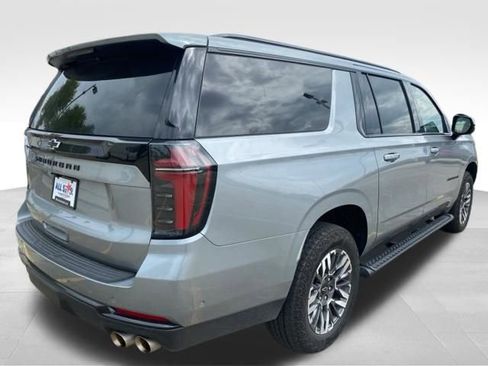 Used 2025 Chevrolet Suburban Z71 image 8