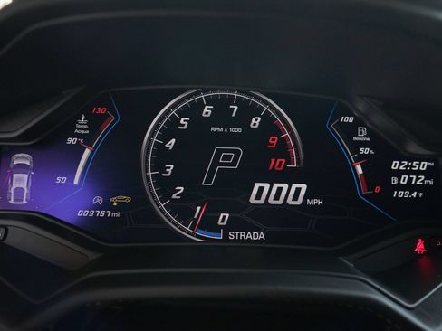Used 2021 Lamborghini Huracan EVO RWD image 12
