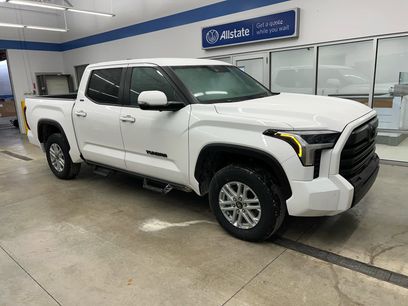 New 2026 Toyota Tundra SR5 w/ SR5 Premium Package