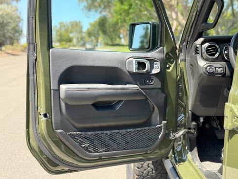 Used 2022 Jeep Wrangler Unlimited Rubicon w/ Trailer Tow Package image 9