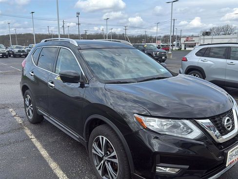 Used 2017 Nissan Rogue SL image 2