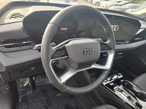 New 2025 Audi Q6 e-tron Premium image 28