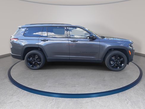 Used 2023 Jeep Grand Cherokee L Laredo image 4