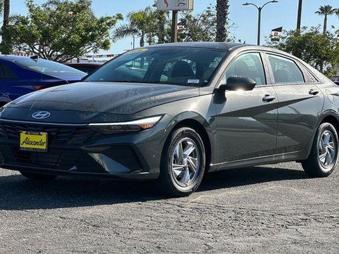 Certified 2026 Hyundai Elantra SE FWD image 8