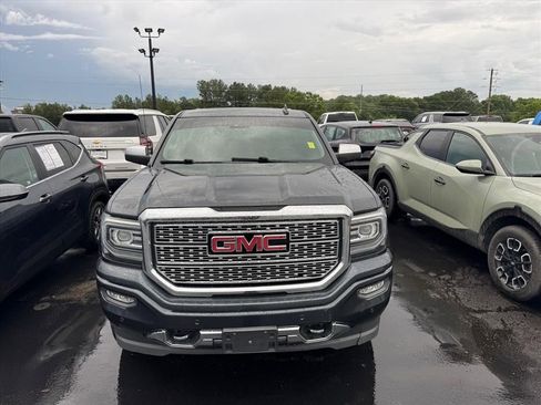 Used 2018 GMC Sierra 1500 Denali w/ Denali Ultimate Package AWD/4WD image 9
