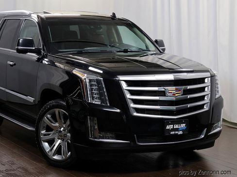 Used 2018 Cadillac Escalade Premium Luxury AWD/4WD image 2
