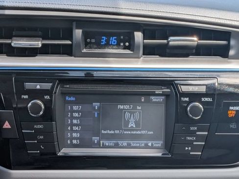 Used 2015 Toyota Corolla LE FWD image 18