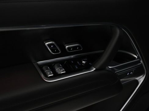 Used 2025 Land Rover Range Rover SE image 17