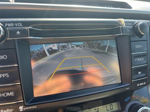 Used 2018 Toyota RAV4 XLE AWD/4WD image 25