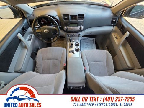 Used 2012 Toyota Highlander FWD w/ Cold Weather Pkg image 15