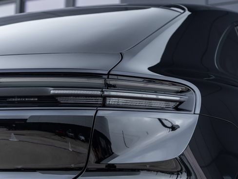 Certified 2025 Porsche Macan Electric RWD image 16