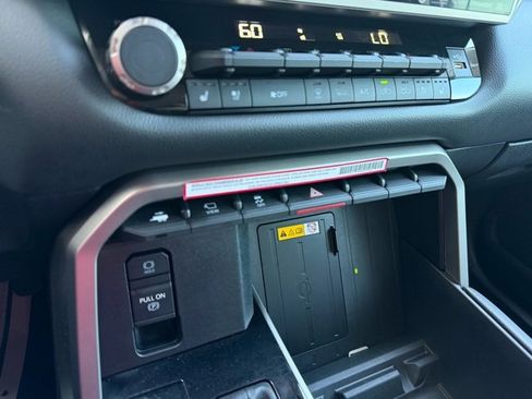 Used 2024 Toyota Tundra Limited image 24