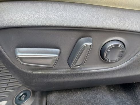Used 2019 Toyota RAV4 Limited AWD/4WD image 20