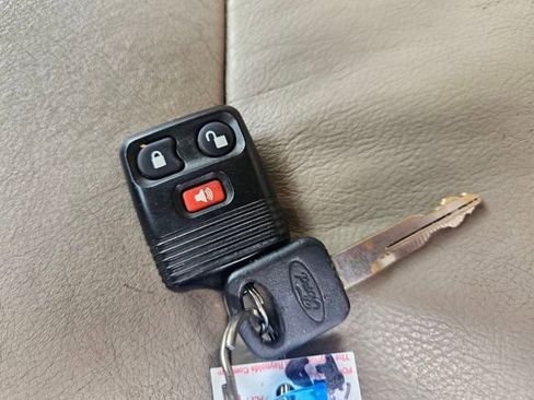 Used 2004 Ford F250 XL image 28