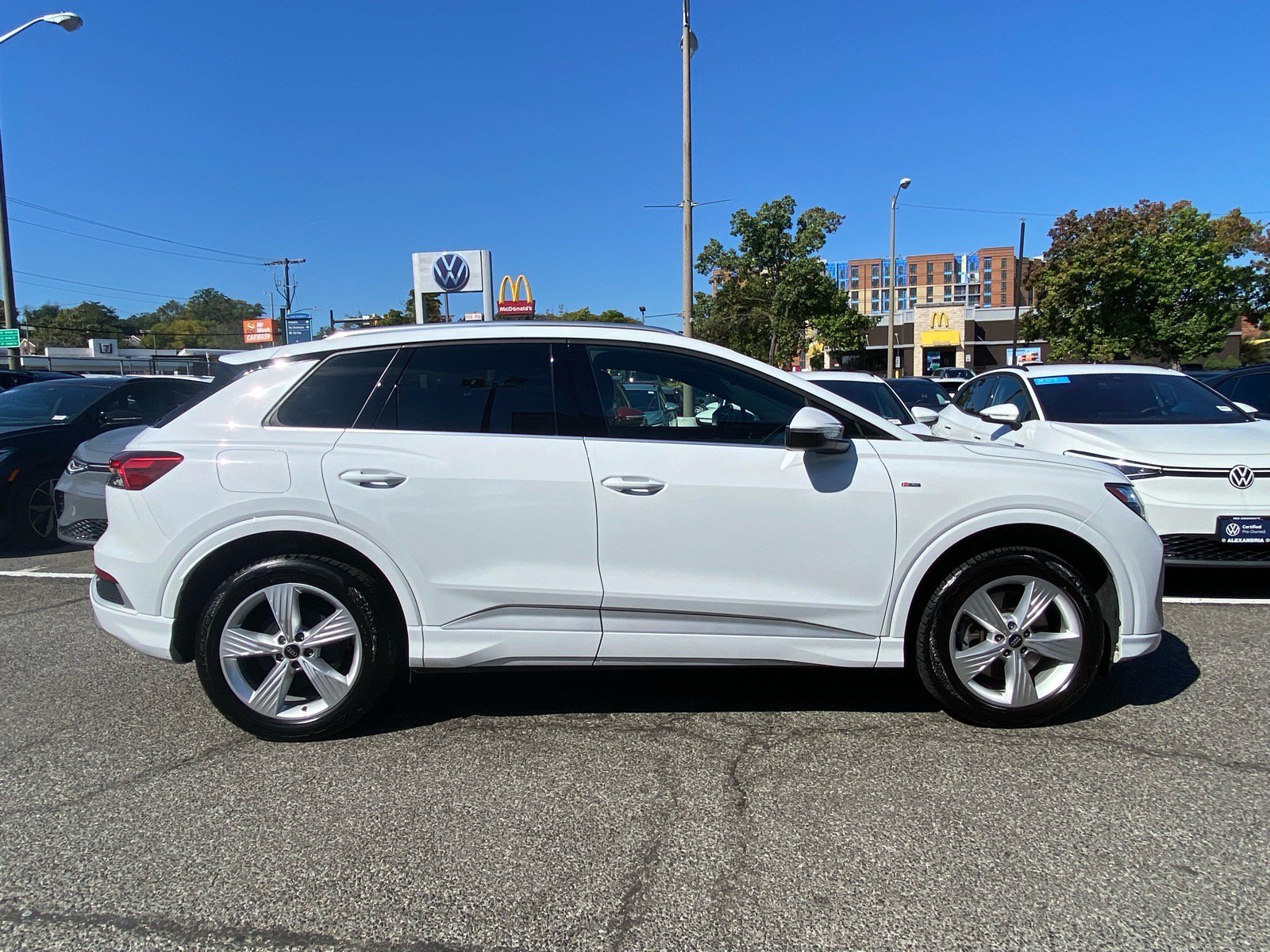 Used 2023 Audi Q4 e-tron Premium w/ Convenience Package AWD/4WD image 2