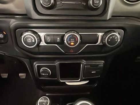 Used 2019 Jeep Wrangler Unlimited Sport AWD/4WD image 22