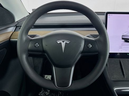 Used 2022 Tesla Model Y Long Range image 18