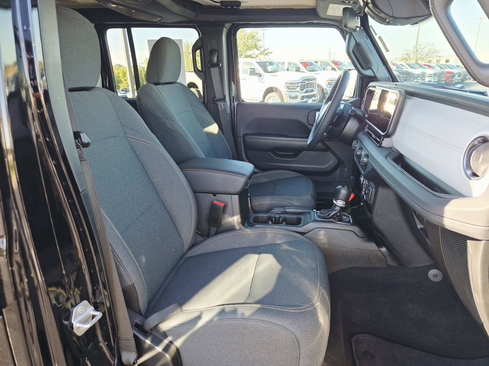 Used 2026 Jeep Wrangler Unlimited Sahara AWD/4WD image 18